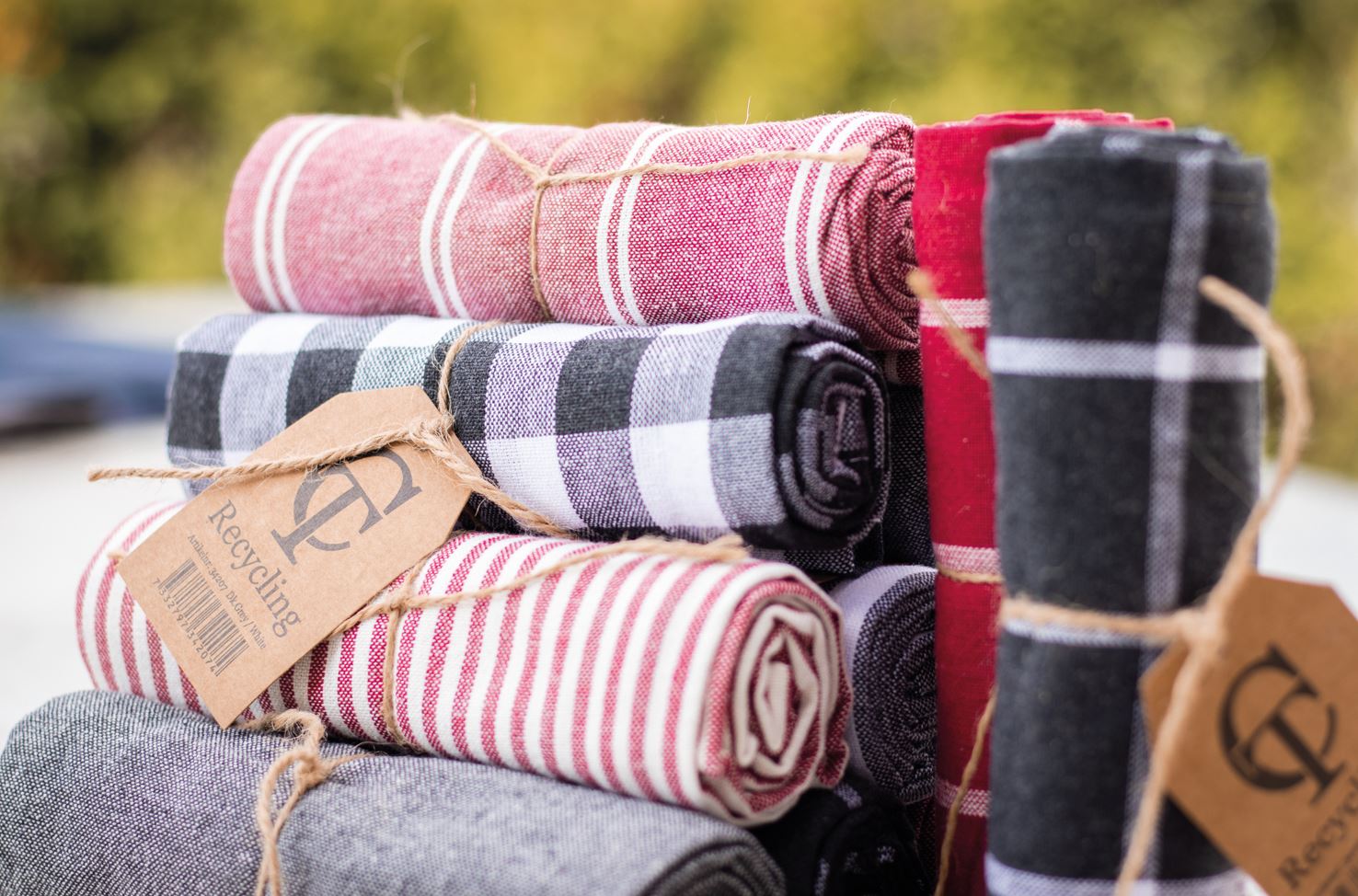 Geschirrtücher nachhaltig aus recyceltem Material im nordischen Design | 4-er Set Tante Tilda grau