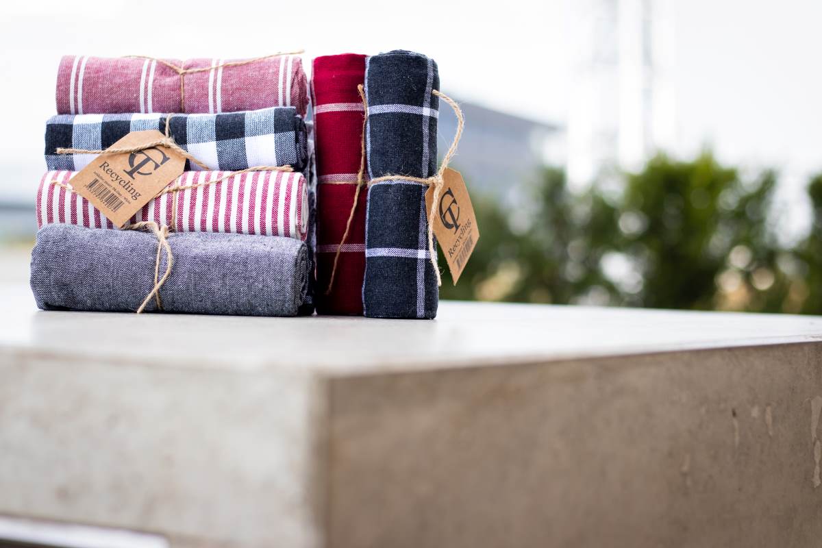 Geschirrtücher nachhaltig aus recyceltem Material im nordischen Design | 4-er Set Tante Tilda grau