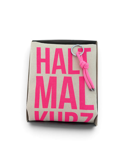 Baumwolltasche &amp; Anhänger | HALT MAL KURZ Geschenkbox